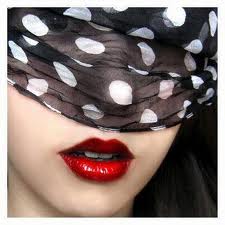 Femme_yeux_bandés