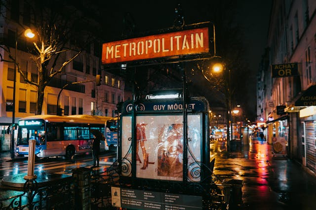 Elle perd sa culotte dans le metro